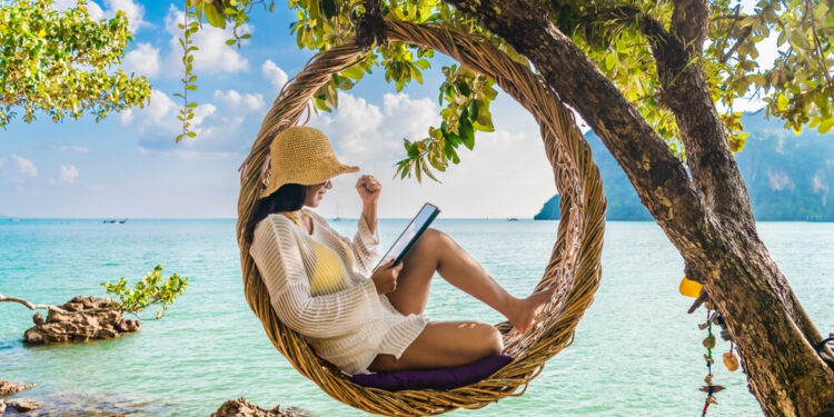 Why the Digital Nomad Lifestyle is Getting Popular | ConnectPls